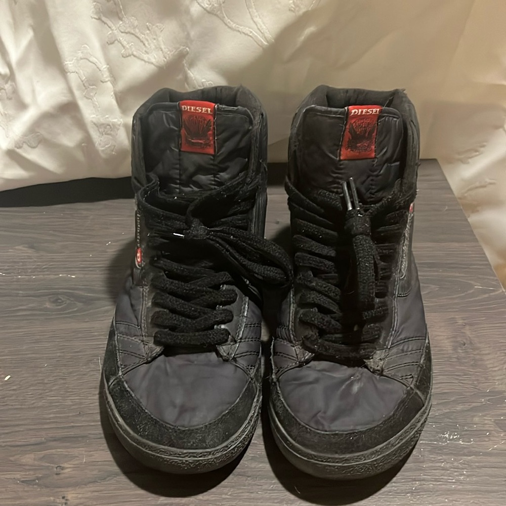 DIESEL INDUSTRY DENIM DIVISION SIZE 10 MENS. Black, used. Lightweight.